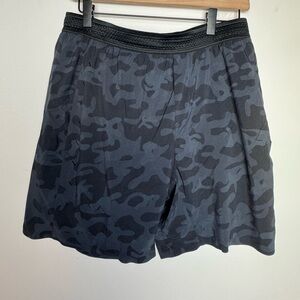 Ten Thousand Shorts Mens Medium Gray Camo 7” The Session Shorts Lined Athletic